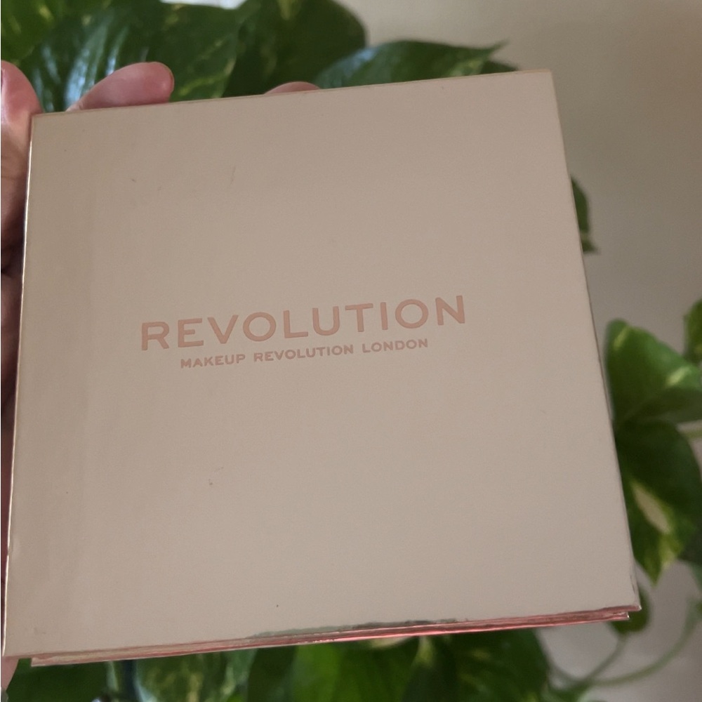 New without tag. Makeup set by Revolution